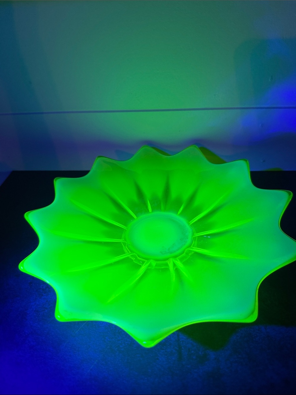 Uranium yellow glass plate